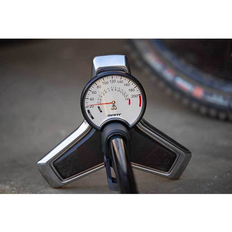 Giant Control Tower Boost Floor Pump